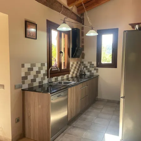 Maset Del Riu Вальдерробрес